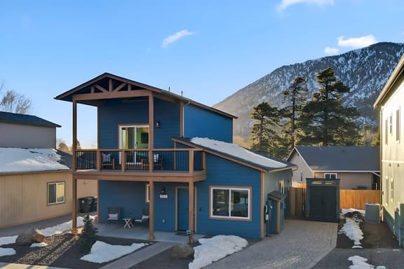 FLG Retreat · Modern Home with Mountain Views